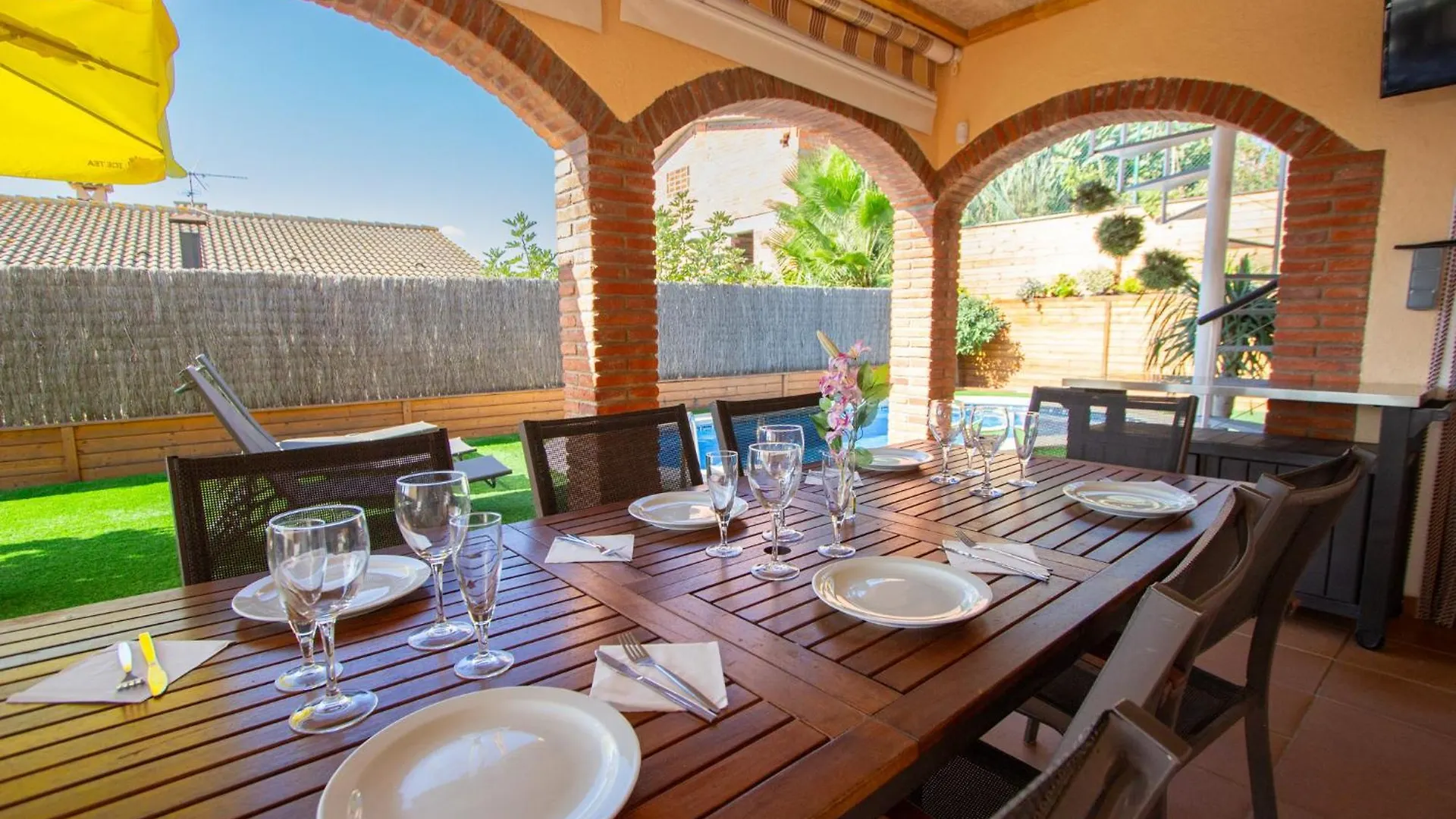 Catalunya Casas Cozy Beach Town Villa For 8 - No Car Necessary! Pineda de Mar Spain