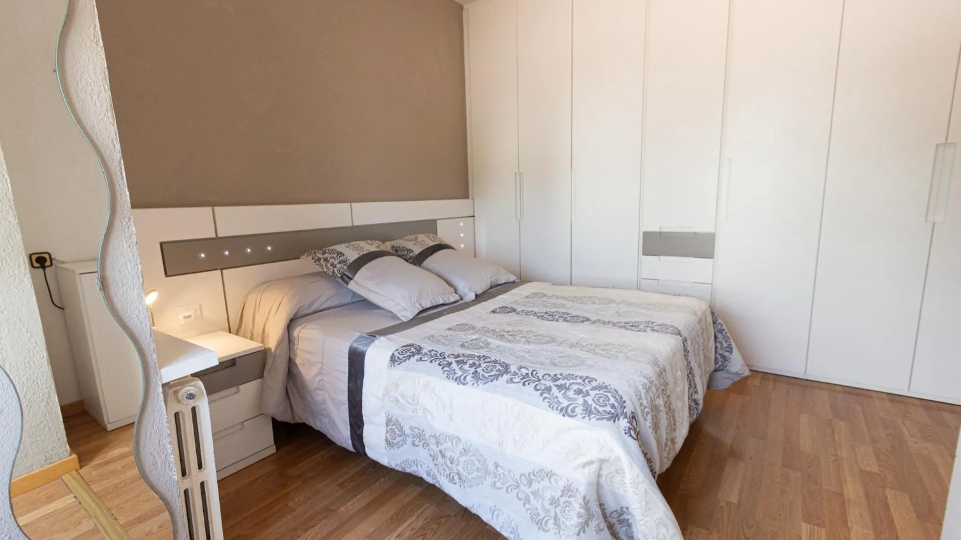 Catalunya Casas Cozy Beach Town Villa For 8 - No Car Necessary! Pineda de Mar