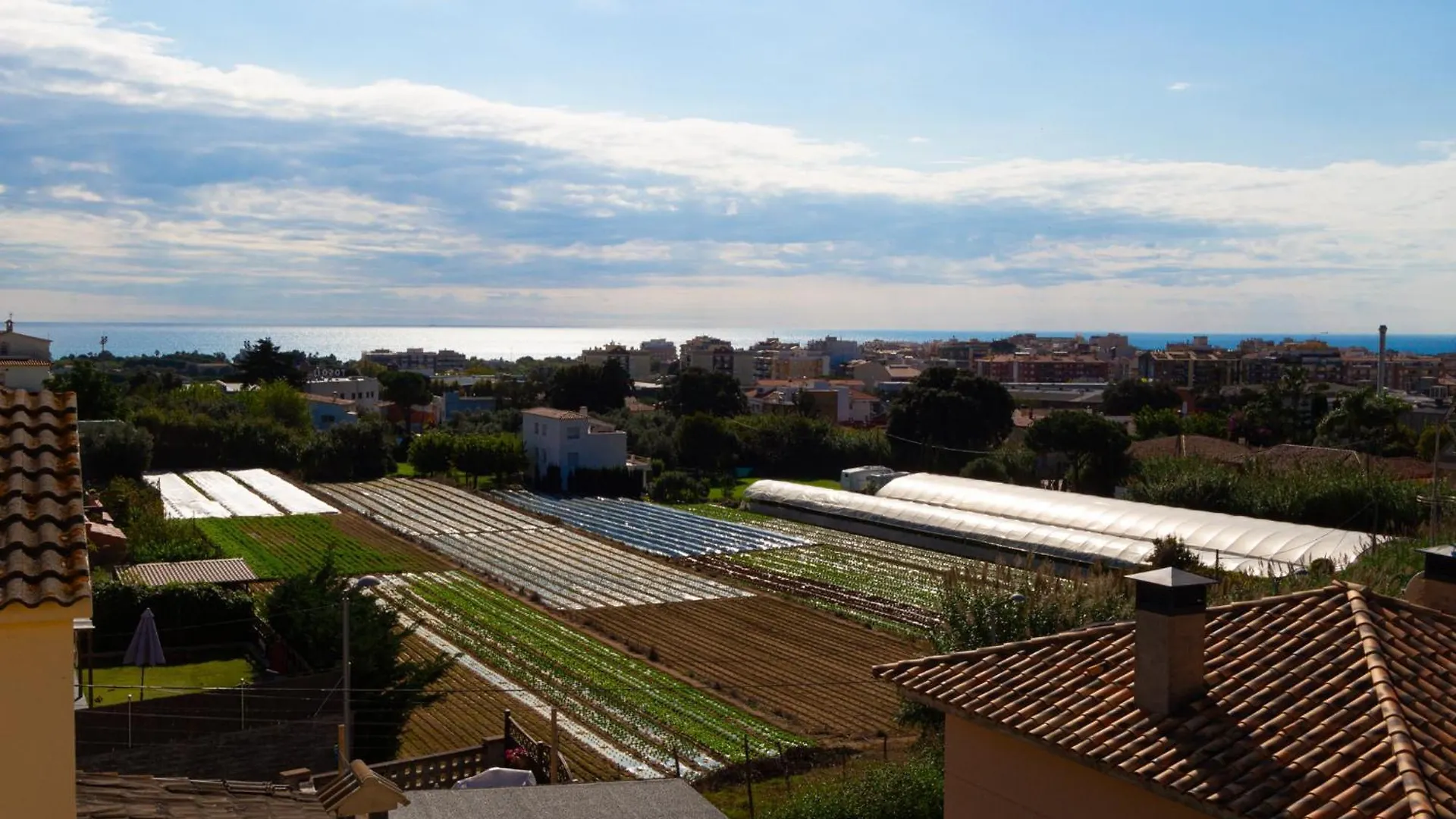 Catalunya Casas Cozy Beach Town Villa For 8 - No Car Necessary! Pineda de Mar