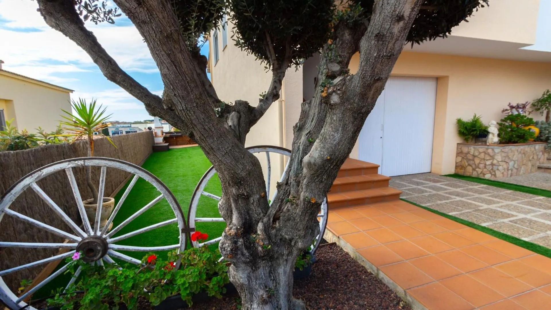 Catalunya Casas Cozy Beach Town Villa For 8 - No Car Necessary! Pineda de Mar