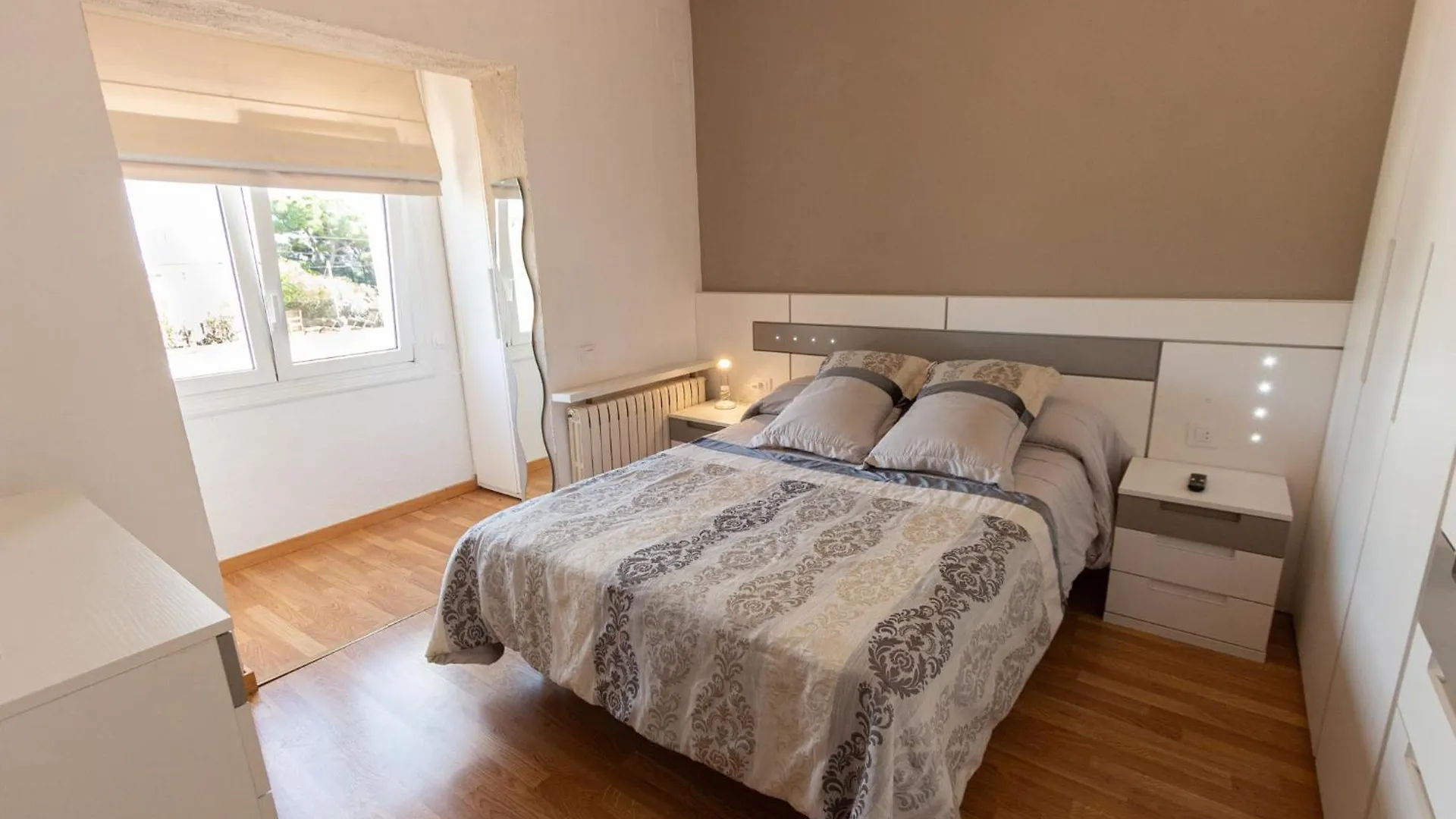 Catalunya Casas Cozy Beach Town Villa For 8 - No Car Necessary! Pineda de Mar