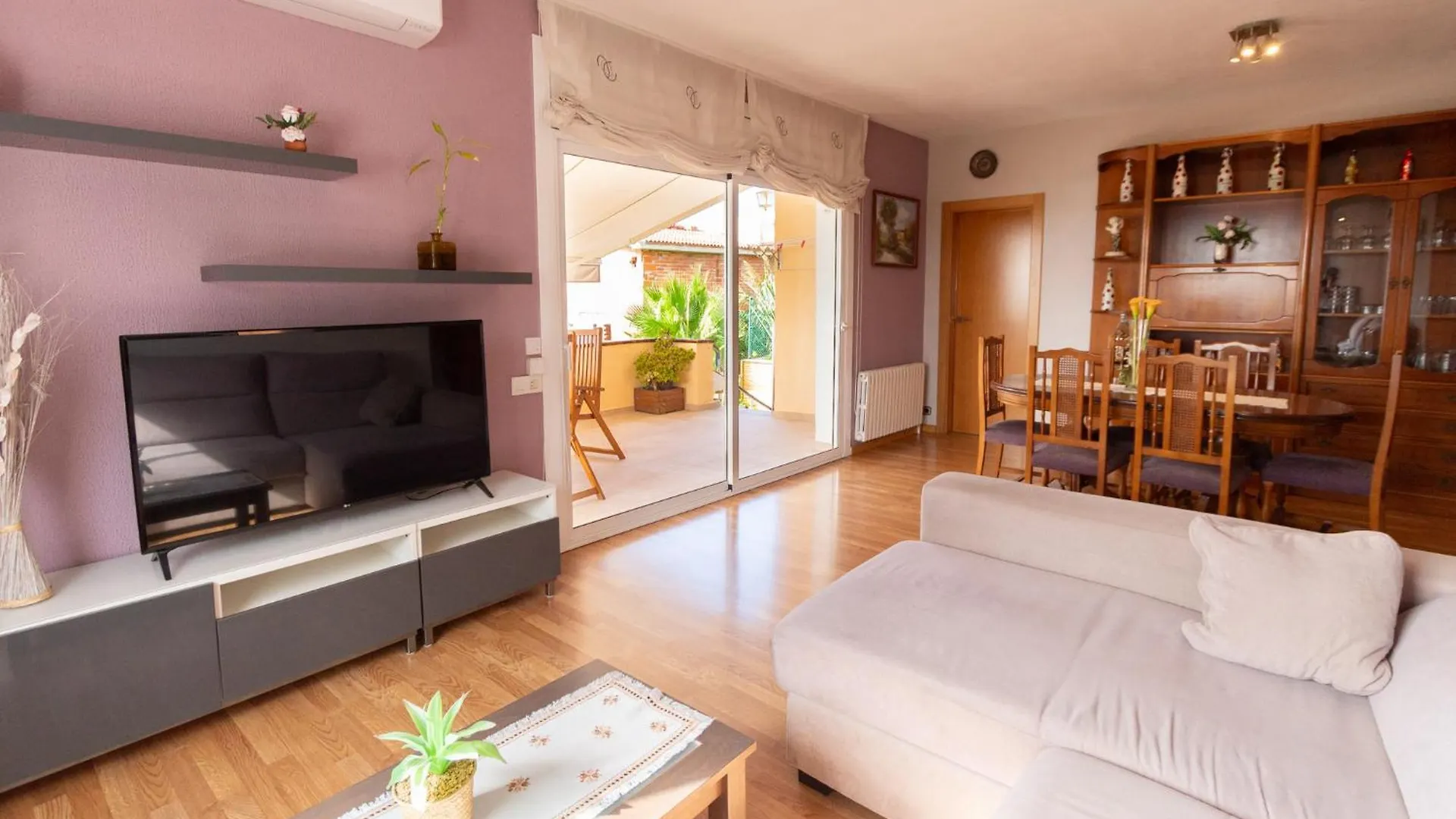 Catalunya Casas Cozy Beach Town Villa For 8 - No Car Necessary! Pineda de Mar