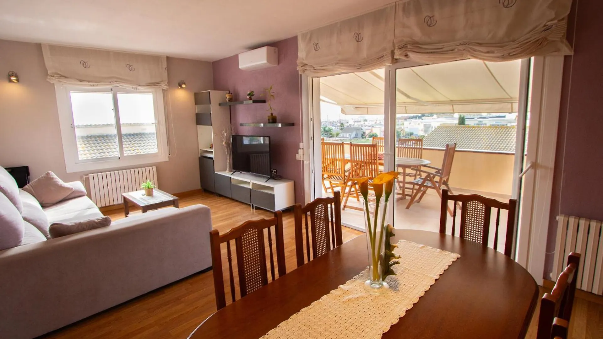 Catalunya Casas Cozy Beach Town Villa For 8 - No Car Necessary! Pineda de Mar