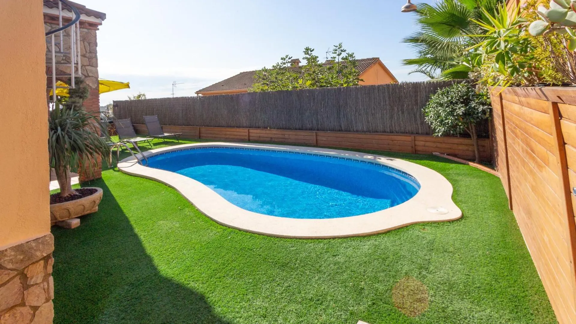 Catalunya Casas Cozy Beach Town Villa For 8 - No Car Necessary! Pineda de Mar Spain