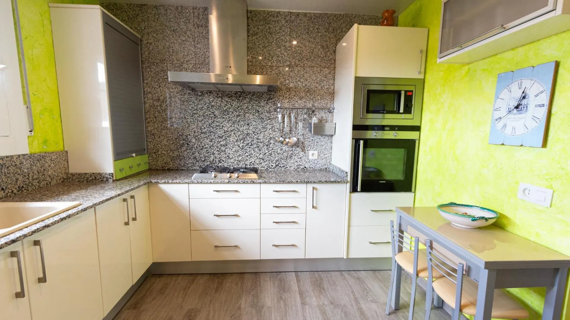 Catalunya Casas Cozy Beach Town Villa For 8 - No Car Necessary! Pineda de Mar