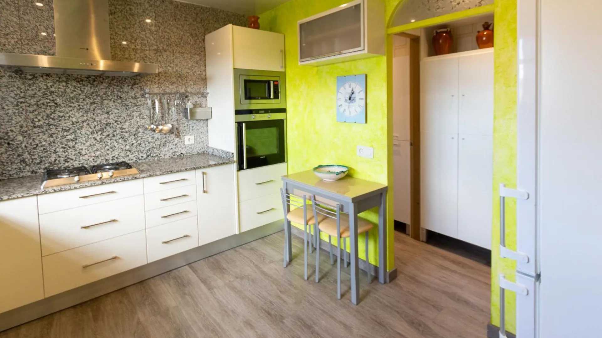 Catalunya Casas Cozy Beach Town Villa For 8 - No Car Necessary! Pineda de Mar